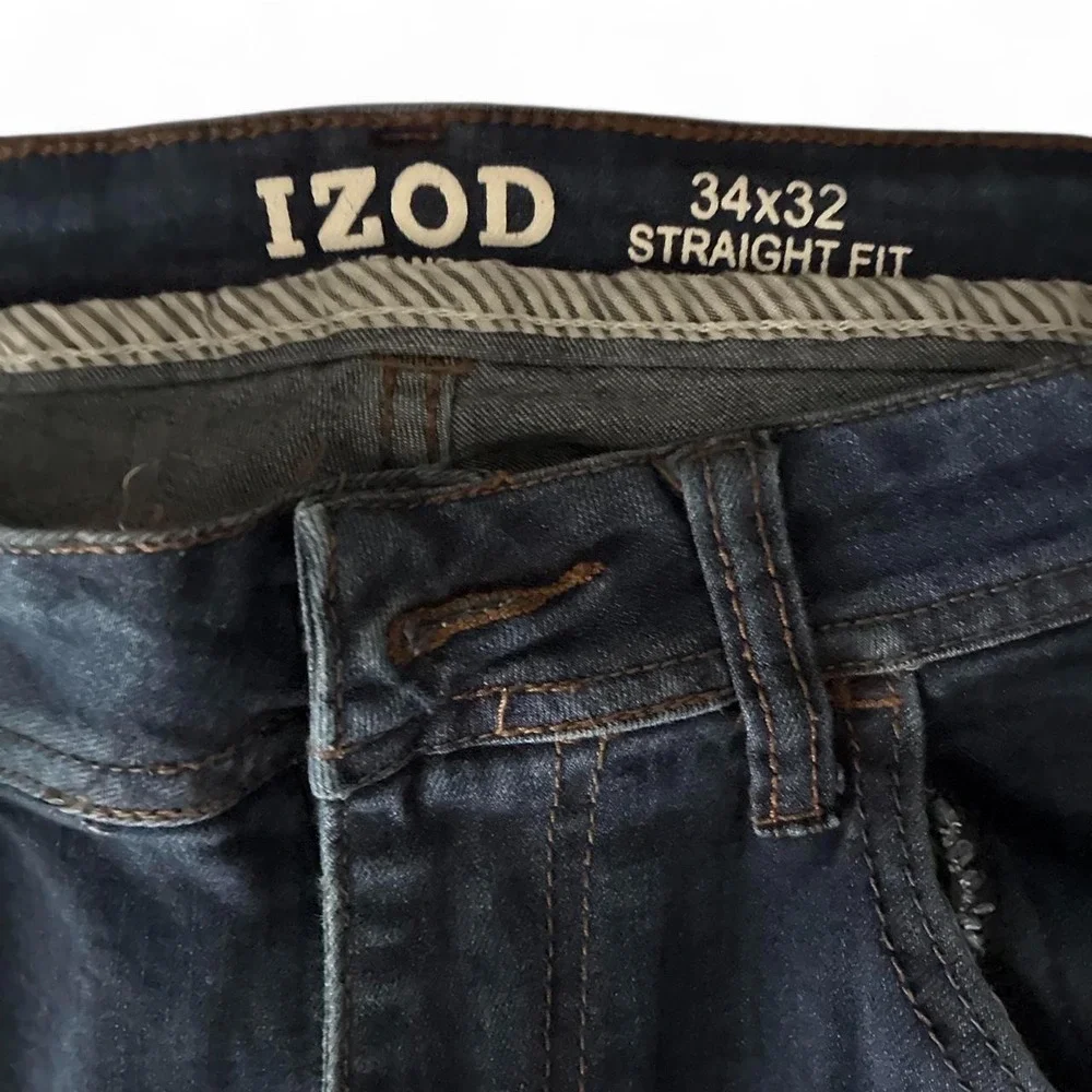Preowned IZOD dark wash straight fit jeans. 34